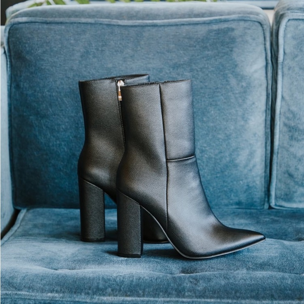 Black Pointed-Toe Mid Calf Boots